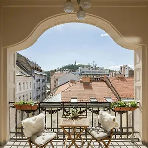 Skyline Serenity Retreat @vaci Famous Street Budapest